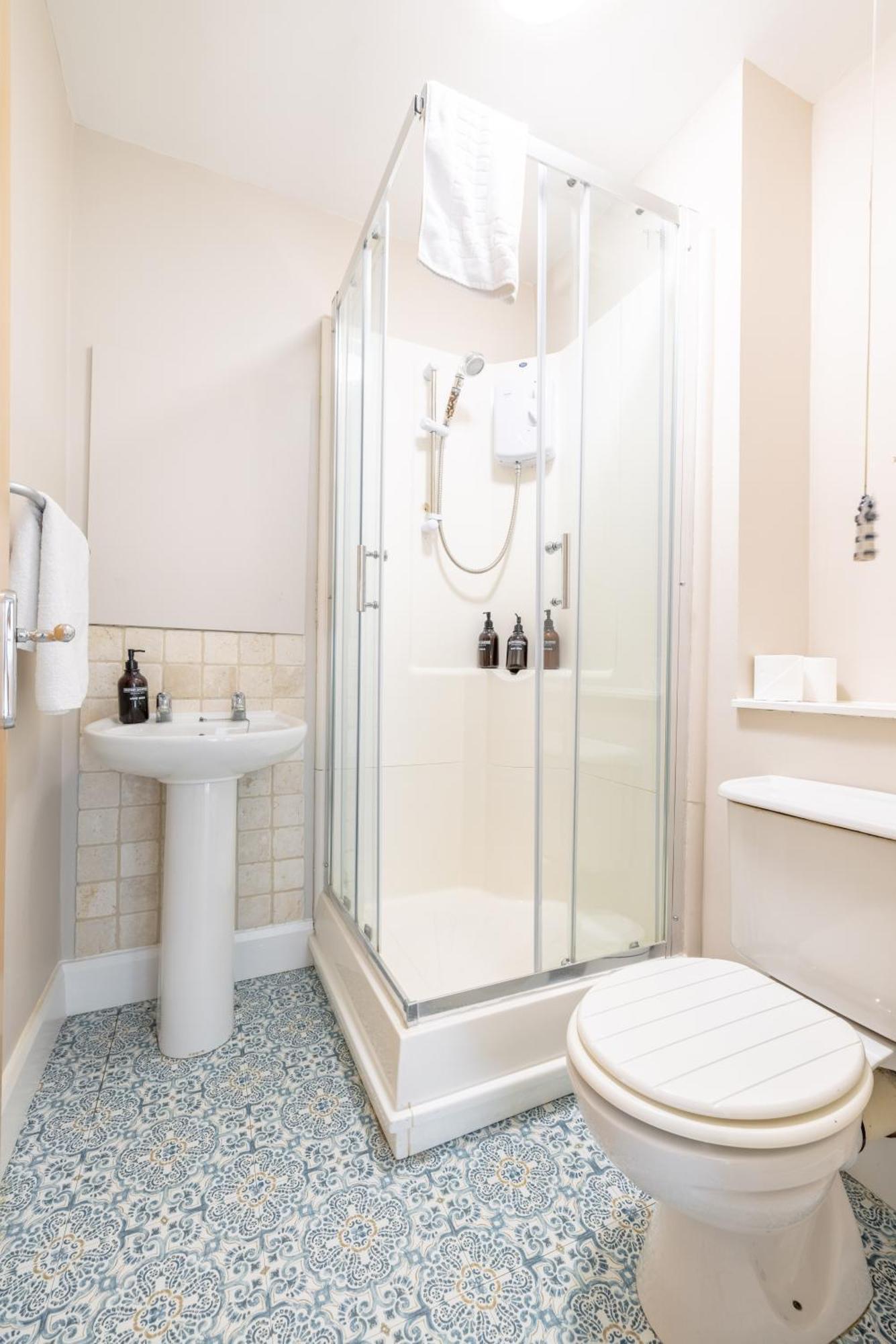 Quarters- Whitehall Sq Apartment